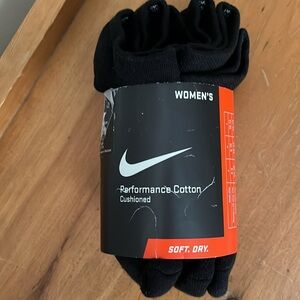 Nike 6 Pair Black No Show Socks Youth NWT Fits women’s 4-6 Youth 3-5